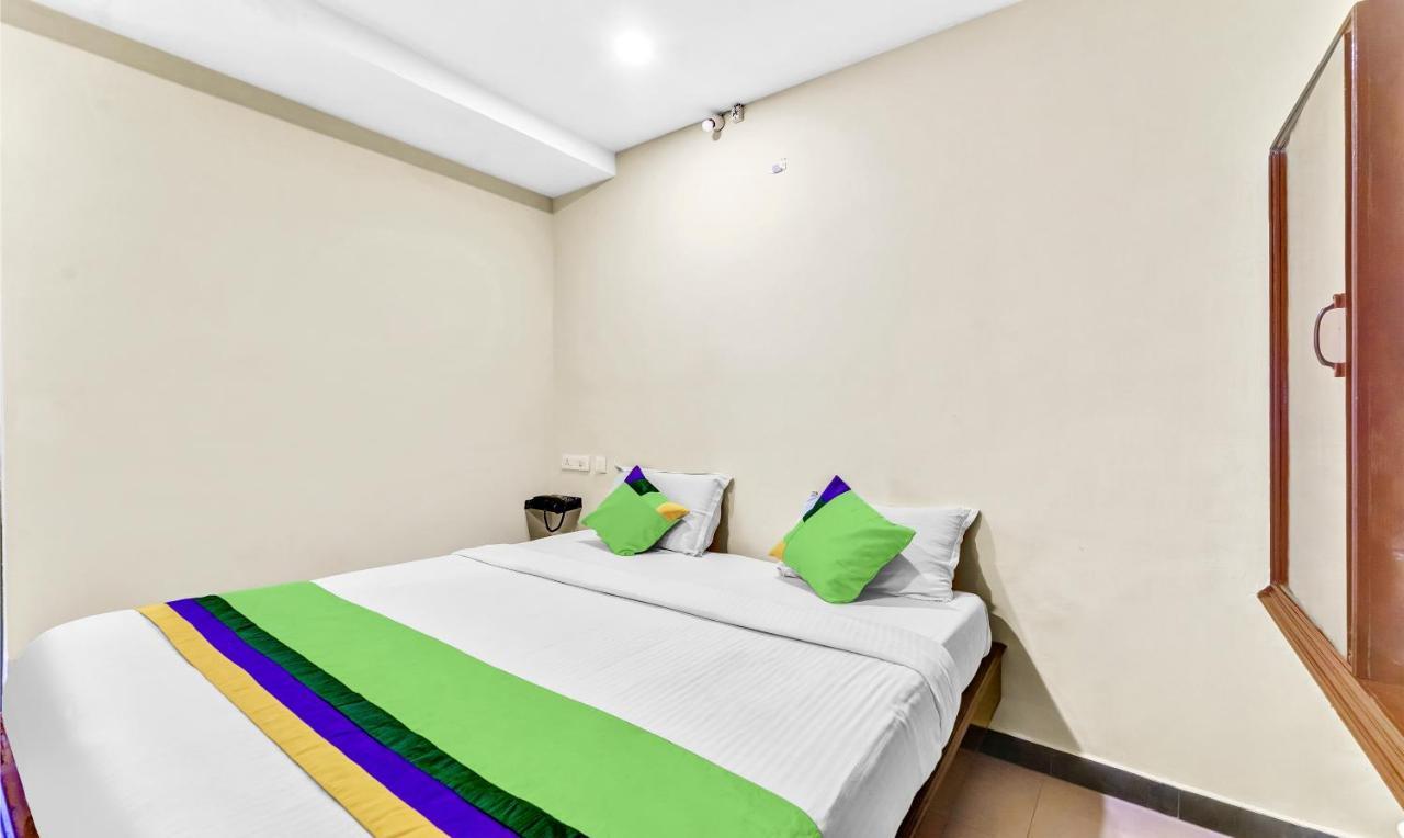 Treebo B Coral, 2 Km From Promenade Beach Hotel Puducherry Buitenkant foto