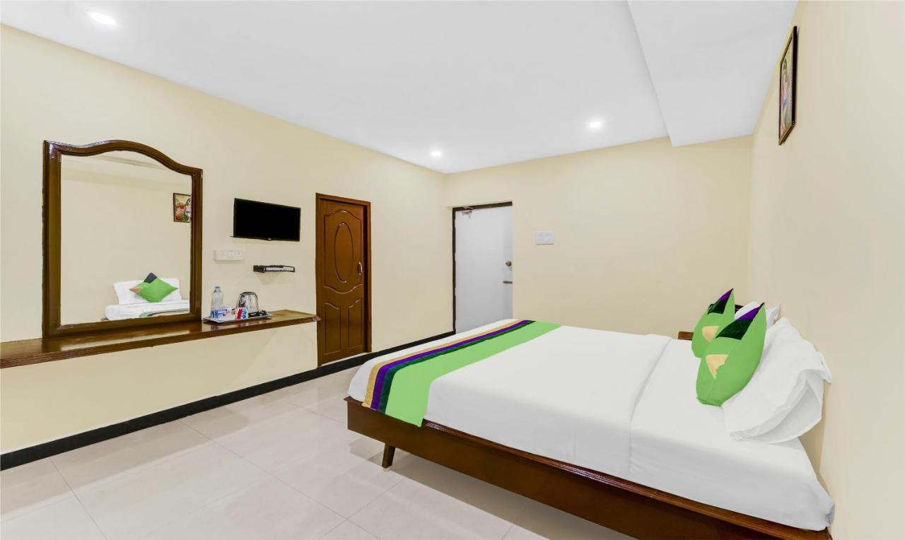 Treebo B Coral, 2 Km From Promenade Beach Hotel Puducherry Buitenkant foto