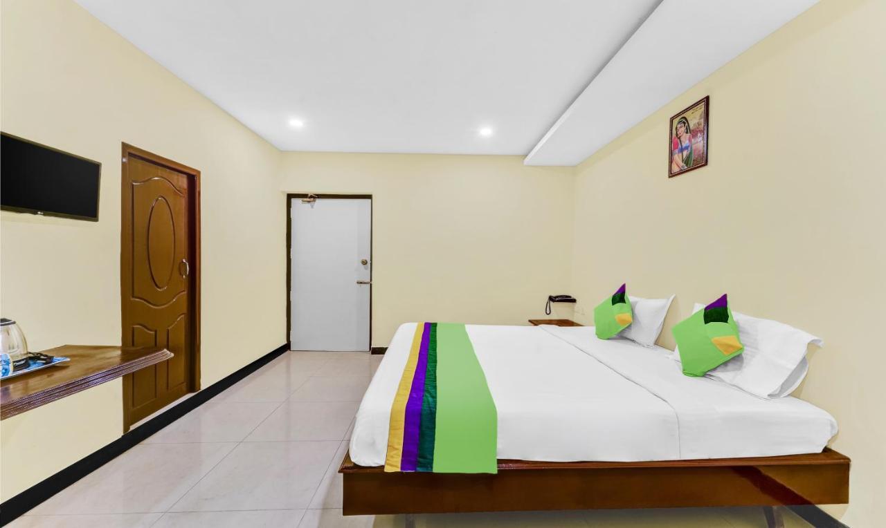 Treebo B Coral, 2 Km From Promenade Beach Hotel Puducherry Buitenkant foto