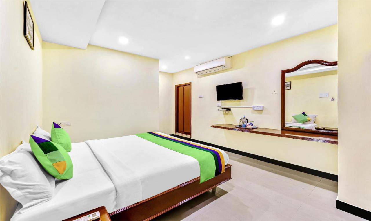 Treebo B Coral, 2 Km From Promenade Beach Hotel Puducherry Buitenkant foto